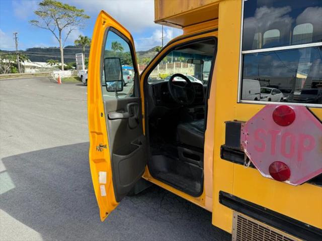 2002 Chevrolet Express Cutaway Base