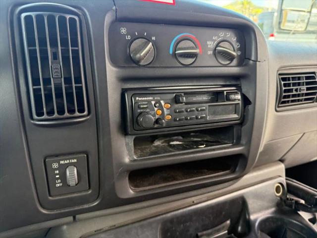 2002 Chevrolet Express Cutaway Base