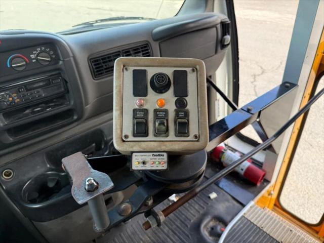 2002 Chevrolet Express Cutaway Base