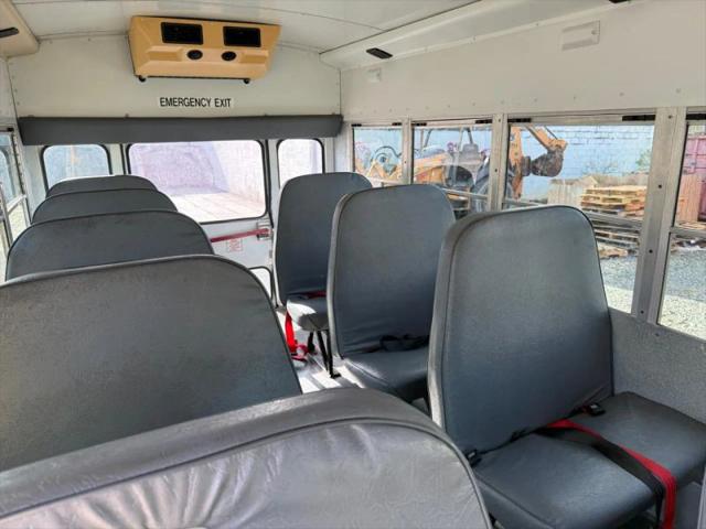 2002 Chevrolet Express Cutaway Base
