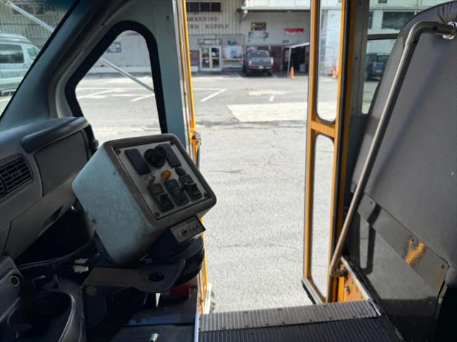 2002 Chevrolet Express Cutaway Base