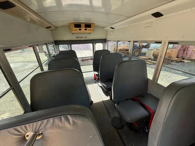 2002 Chevrolet Express Cutaway Base