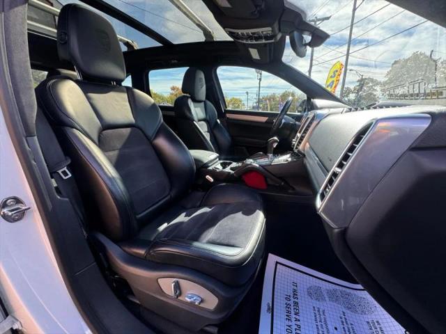 2013 Porsche Cayenne GTS