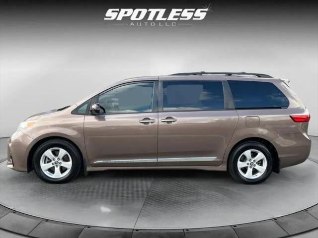 2020 Toyota Sienna LE