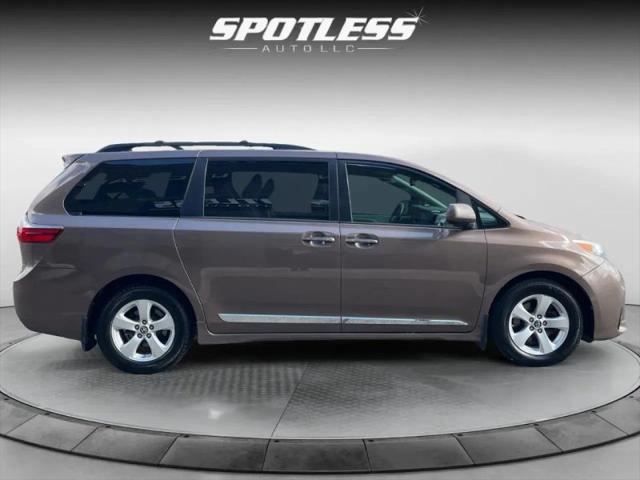 2020 Toyota Sienna LE