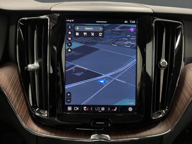 2024 Volvo XC60 B5 Plus Dark Theme