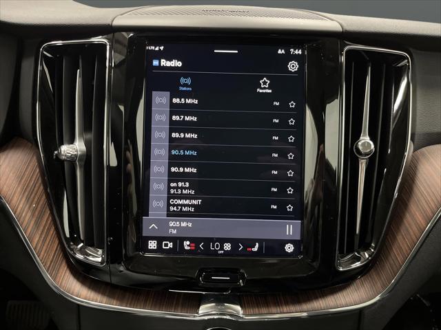 2024 Volvo XC60 B5 Plus Dark Theme