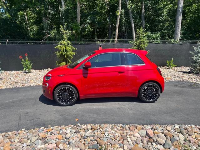 2024 Fiat 500e INSPI(RED) FWD