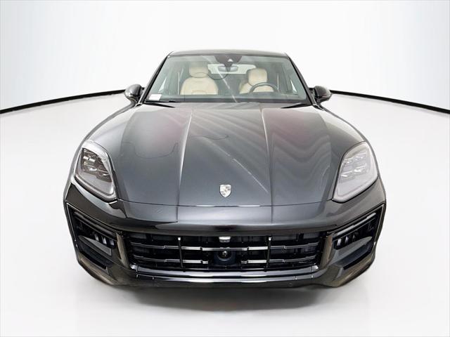 2025 Porsche Cayenne E-Hybrid Turbo