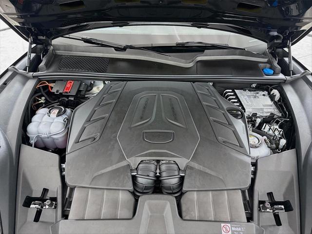 2025 Porsche Cayenne E-Hybrid Turbo
