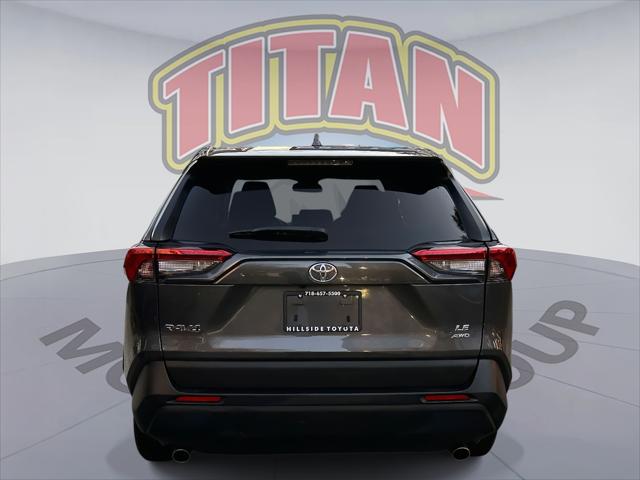 2022 Toyota RAV4 LE [3]