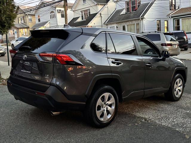 2022 Toyota RAV4 LE [4]