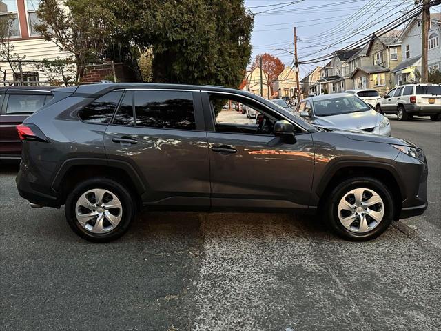 2022 Toyota RAV4 LE [5]