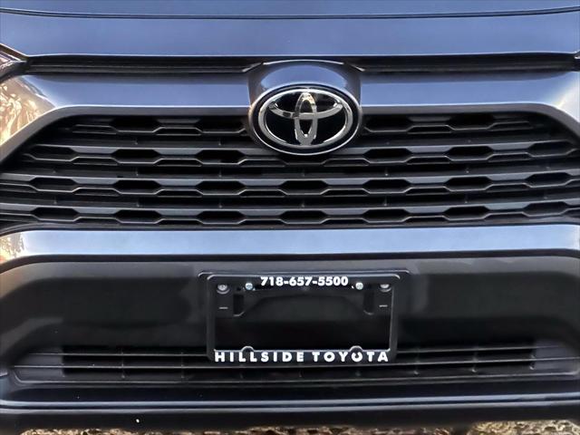 2022 Toyota RAV4 LE [8]