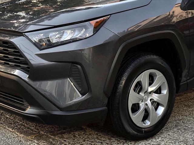 2022 Toyota RAV4 LE [9]