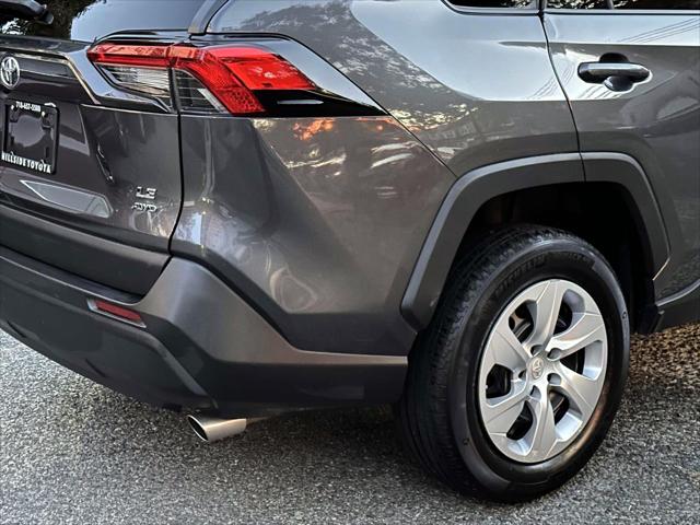 2022 Toyota RAV4 LE [11]