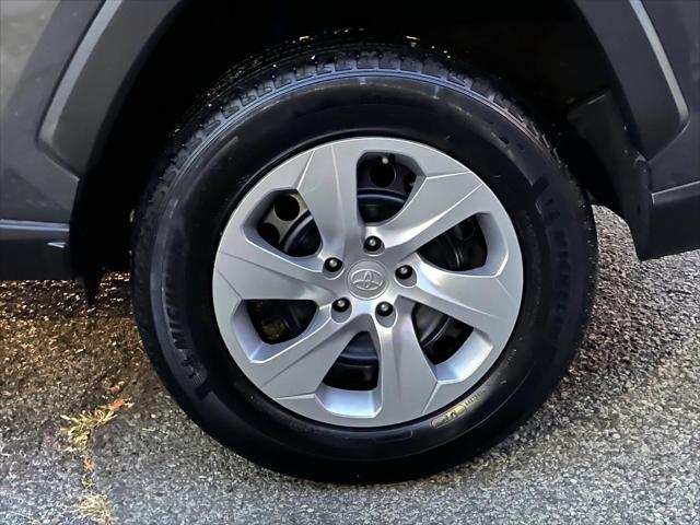 2022 Toyota RAV4 LE [12]