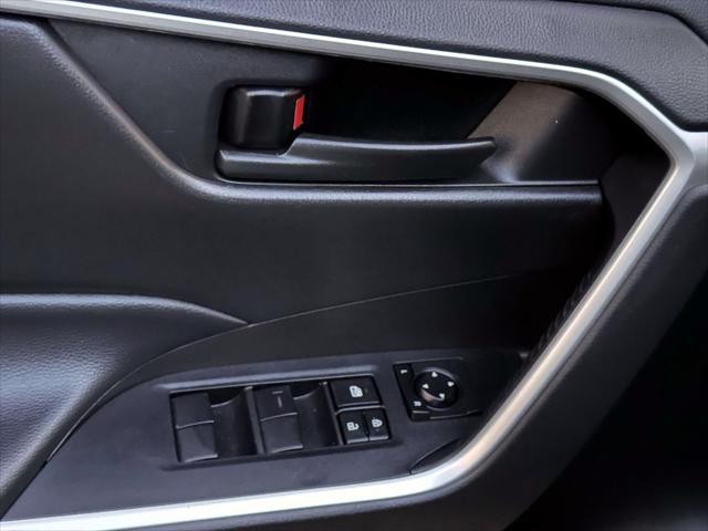 2022 Toyota RAV4 LE [14]