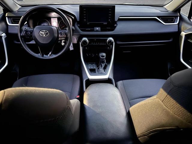 2022 Toyota RAV4 LE [17]