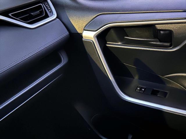 2022 Toyota RAV4 LE [23]