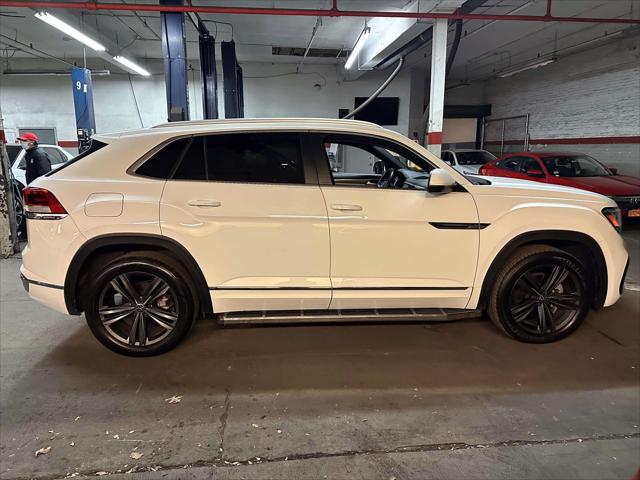 2022 Volkswagen Atlas Cross Sport 2.0T SEL R-Line [4]