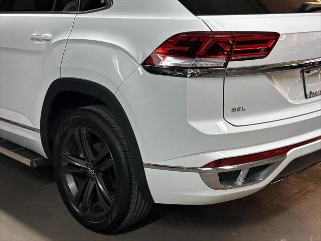 2022 Volkswagen Atlas Cross Sport 2.0T SEL R-Line [8]