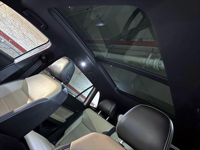 2022 Volkswagen Atlas Cross Sport 2.0T SEL R-Line [13]