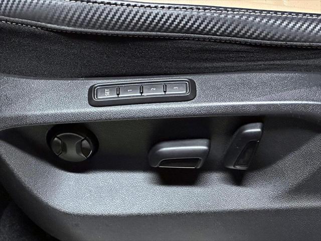 2022 Volkswagen Atlas Cross Sport 2.0T SEL R-Line [14]