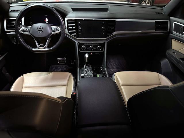 2022 Volkswagen Atlas Cross Sport 2.0T SEL R-Line [17]