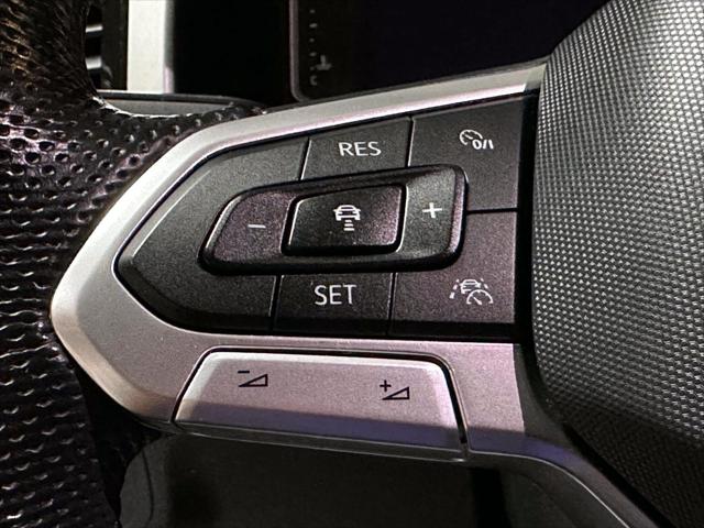 2022 Volkswagen Atlas Cross Sport 2.0T SEL R-Line [23]