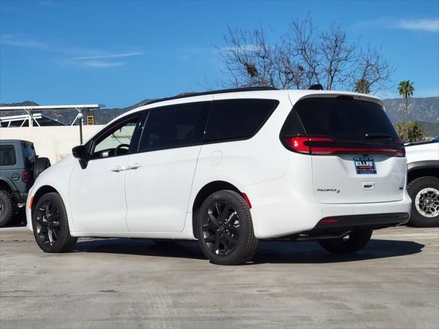 2026 Chrysler Pacifica PACIFICA SELECT AWD