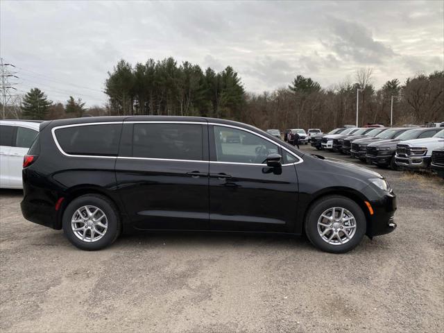 2026 Chrysler Voyager VOYAGER LX