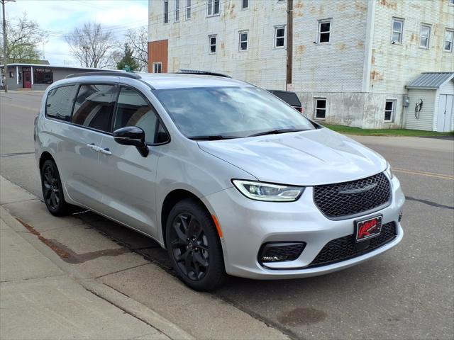 2026 Chrysler Pacifica Select AWD