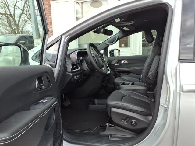 2026 Chrysler Pacifica Select AWD