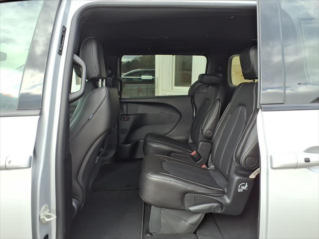 2026 Chrysler Pacifica Select AWD