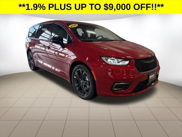 2026 Chrysler Pacifica Select for sale in Waukee, IA