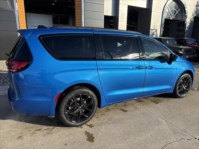 2026 Chrysler Pacifica PACIFICA LIMITED AWD