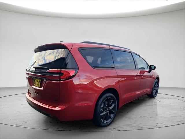 2026 Chrysler Pacifica PACIFICA SELECT AWD