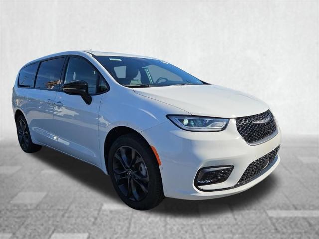 2026 Chrysler Pacifica Select AWD