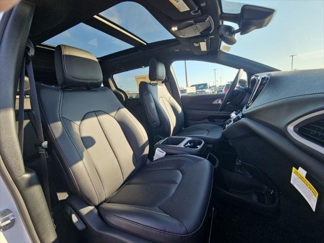 2026 Chrysler Pacifica Select AWD