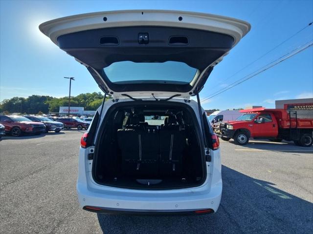 2026 Chrysler Pacifica Select AWD
