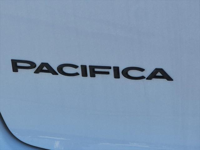 2026 Chrysler Pacifica Select AWD