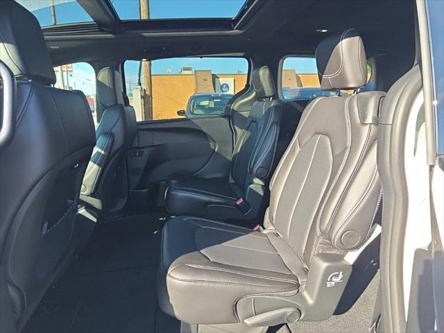 2026 Chrysler Pacifica Select AWD