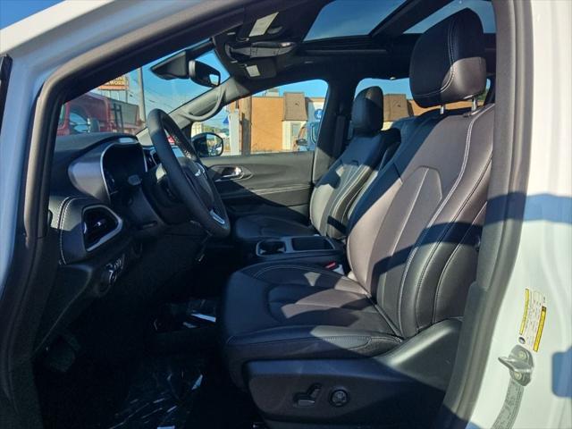 2026 Chrysler Pacifica Select AWD