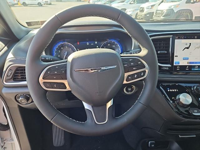 2026 Chrysler Pacifica Select AWD