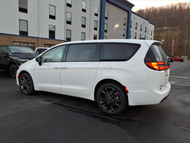 2026 Chrysler Pacifica PACIFICA SELECT AWD