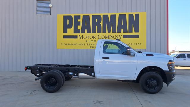 2026 RAM Ram 3500 Chassis Cab RAM 3500 TRADESMAN CHASSIS REGULAR CAB 4X4 60 CA