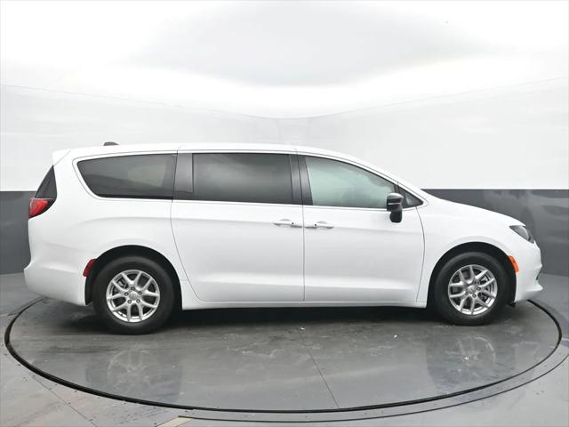2026 Chrysler Voyager LX