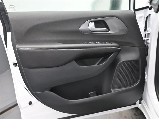 2026 Chrysler Voyager LX