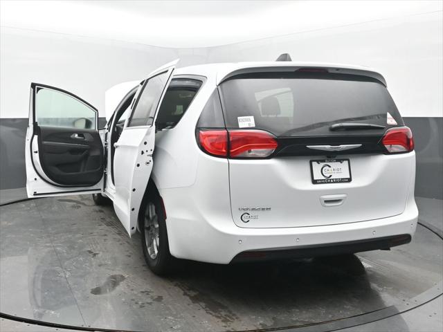2026 Chrysler Voyager LX